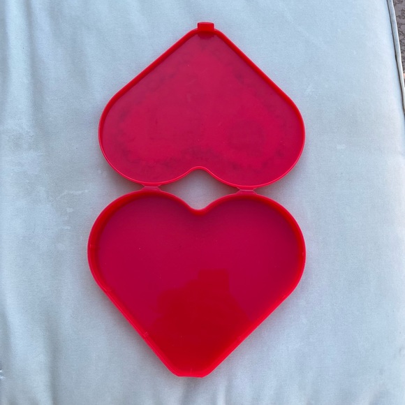 Hello Kitty Heart Container - Picture 4 of 8